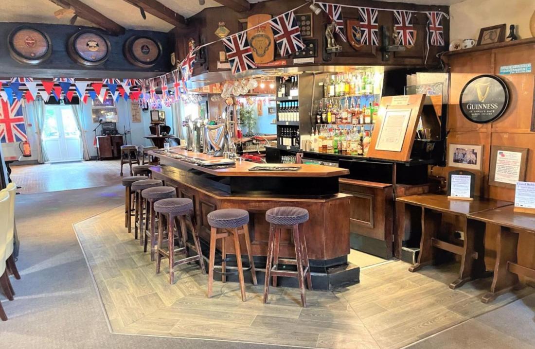 The Sportsmans Inn Limited Айвибридж Екстериор снимка