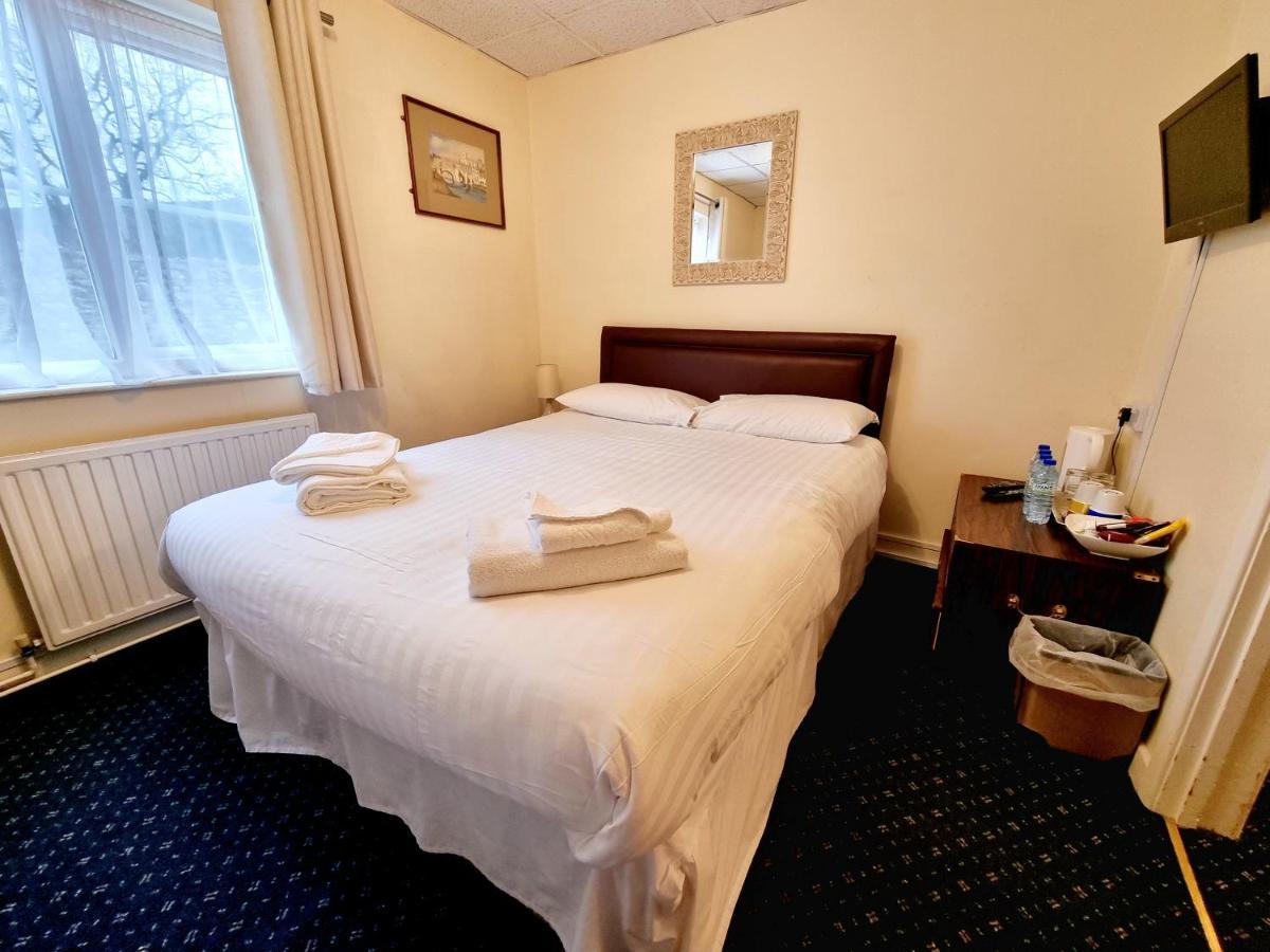 The Sportsmans Inn Limited Айвибридж Екстериор снимка